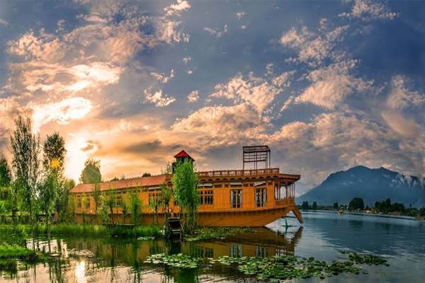 Kashmir Holiday Package – 3N Srinagar + 1N Houseboat