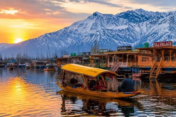 Kashmir Holiday Package – 4N Srinagar + 1N Houseboat